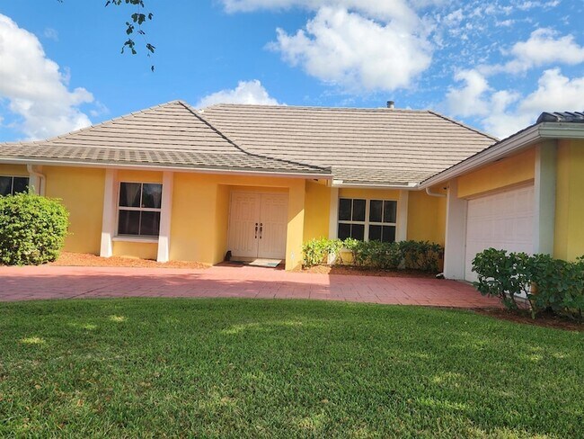 Foto del edificio - 2099 Greenview Cove Dr