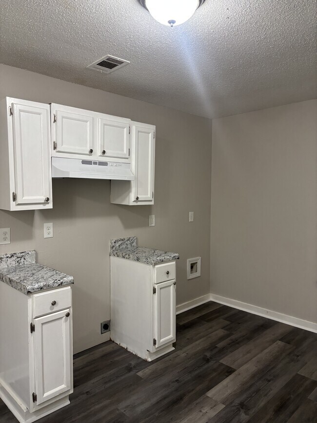 Building Photo - 5332 Bitter Creek Dr