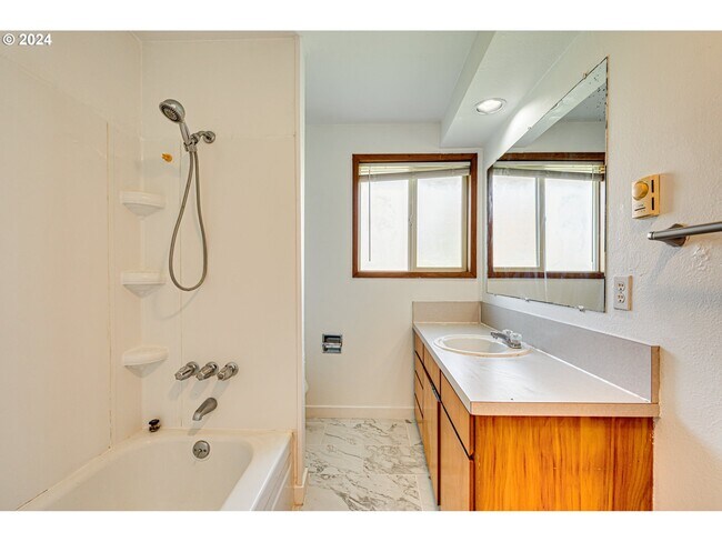 Foto del edificio - 806 SE 110th Ave