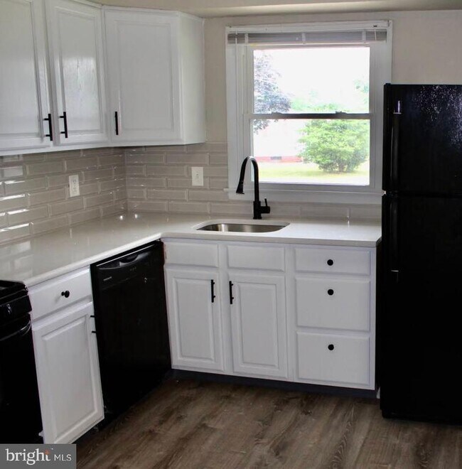 Foto del edificio - 608 Whitman St