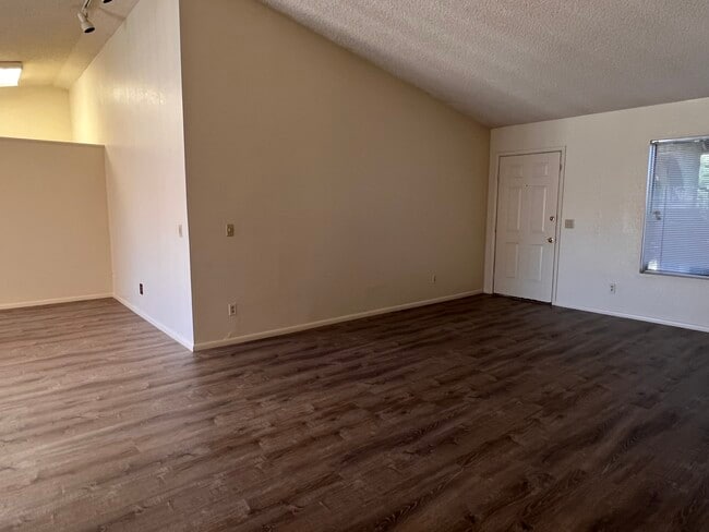 Building Photo - 807 W Nopal Pl