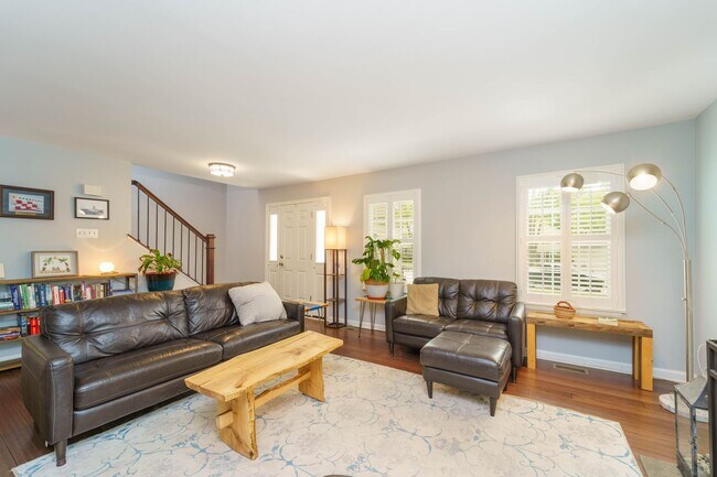 Foto del edificio - Meticulously Maintained 4 BR 2.5 BA Home in Burke, VA