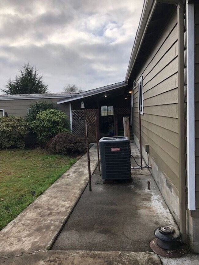 Building Photo - STATUS: HOLD-|R98| $1495
