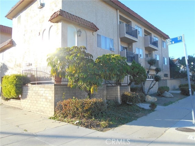 Building Photo - 939 S Cabrillo Ave