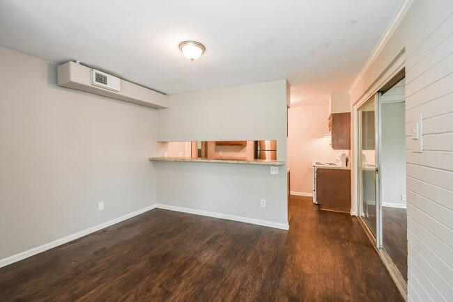 Building Photo - 4626 Castleton Dr