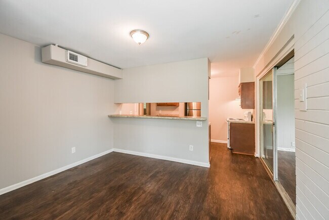 Foto del edificio - 4626 Castleton Dr