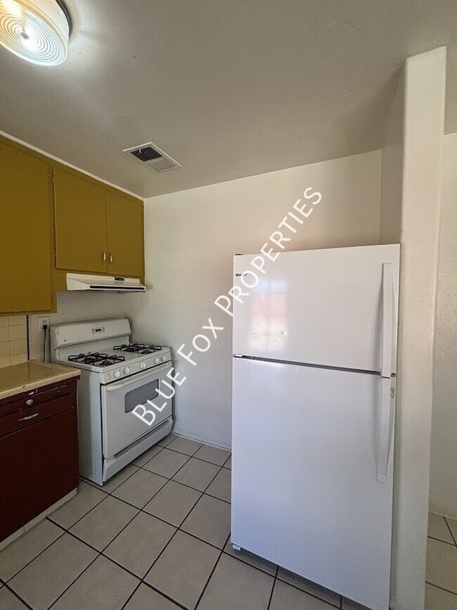 Foto del edificio - 949 N Montezuma Ave