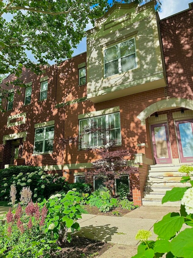 Primary Photo - 3453 N Lawndale Ave