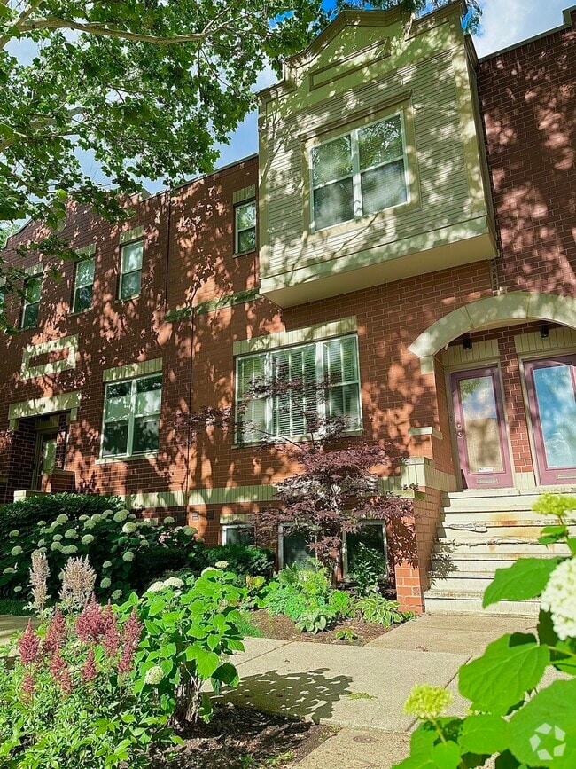 Building Photo - 3453 N Lawndale Ave