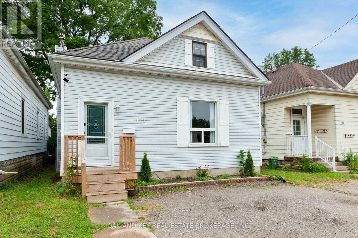 Primary Photo - 121 Sackville St