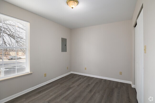 2 BR, 1 BA - 65 m2 - Newly Renovated 2 Bedrooms!