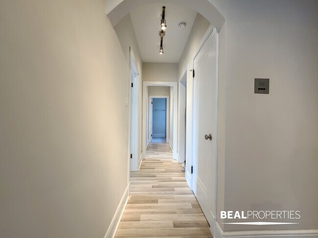 Foto del edificio - 2327 N Rockwell St