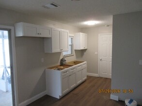 Building Photo - 4642 S Terry Ave