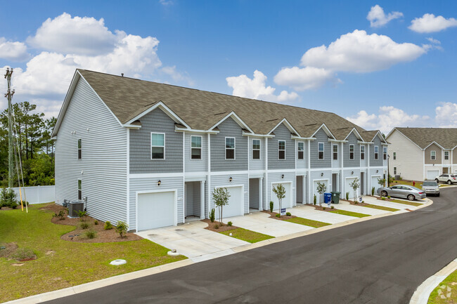 Building Photo - Bells Lake Townes