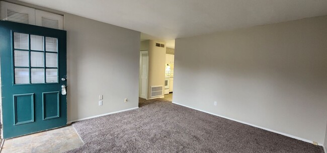 Foto del edificio - Nice, 3 Bedrooms, 1 Bath, Brick Ranch Home...