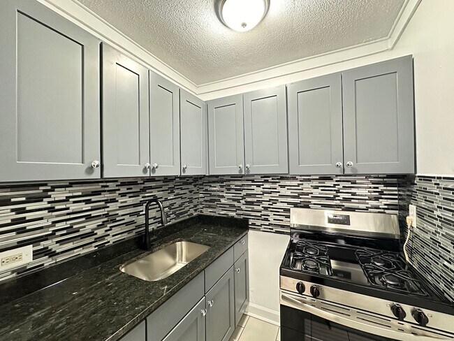 Foto del edificio - 5668 N Ridge Ave