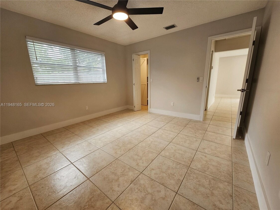 Building Photo - 2513 Hayes St