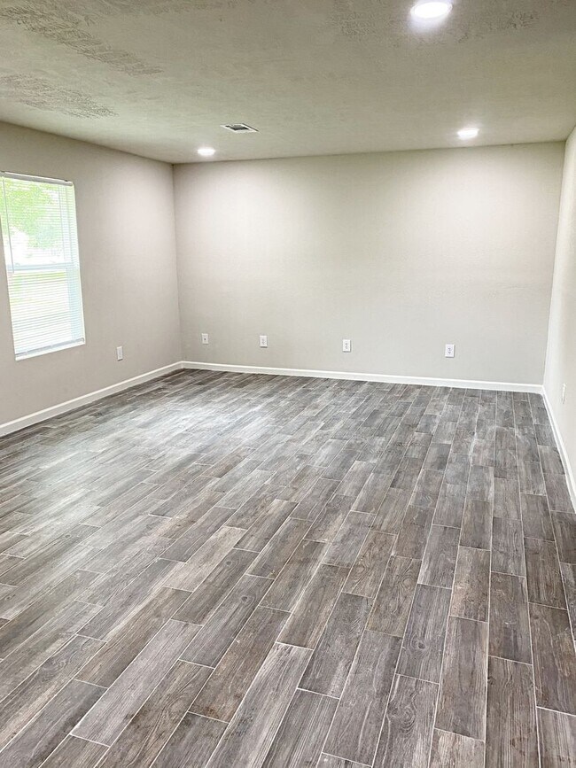 Foto del edificio - 865 Springdale St