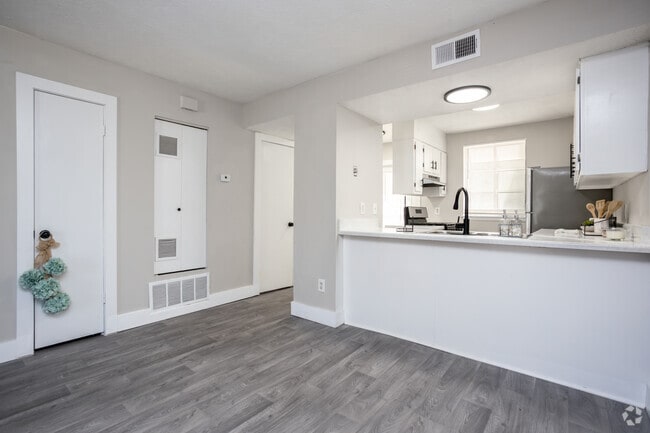 2BR, 1.5BA - 1,090SF - Living Room - Southridge