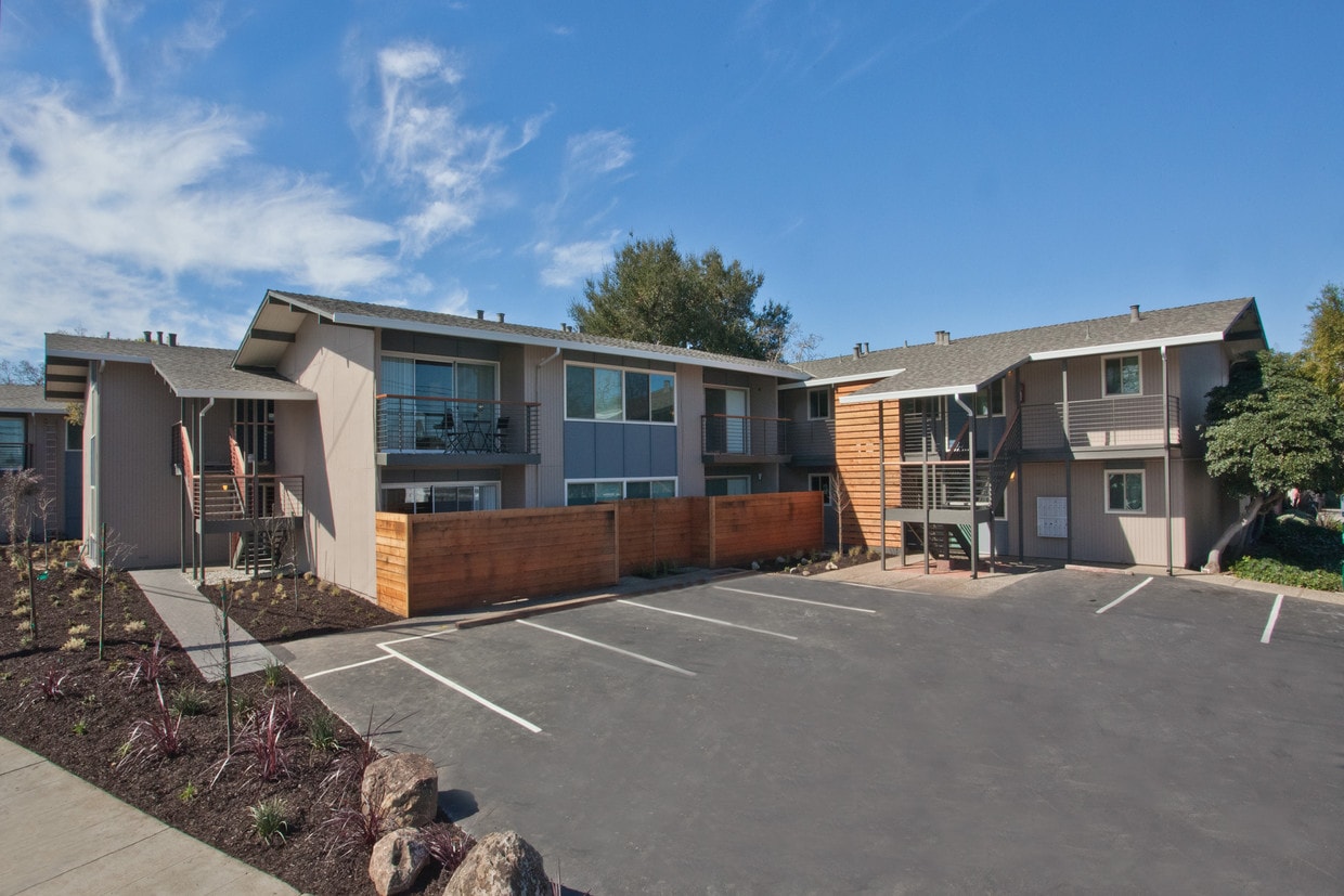 Foto del edificio - 914 Mountain View Avenue