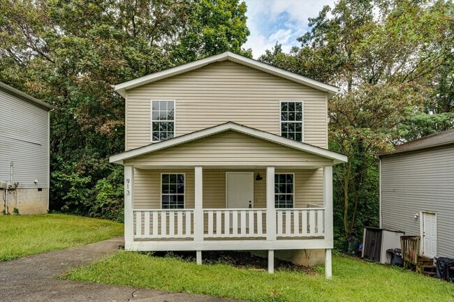 Building Photo - 913 Sylvan Dr