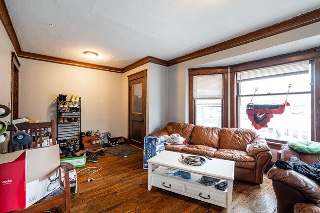 Building Photo - 1831 E Kenwood Blvd