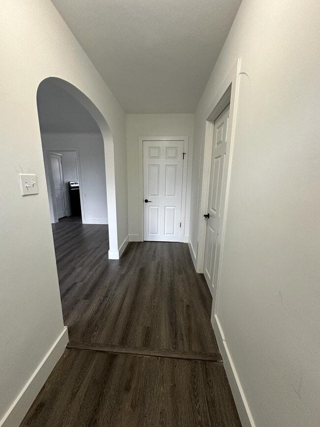 Main entrance hallway - 1247 N Florissant Rd