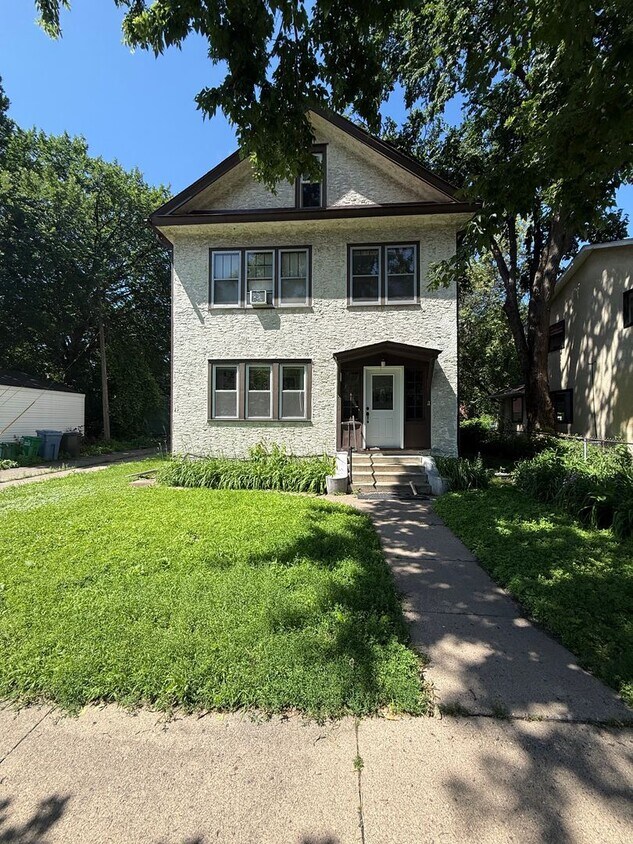Foto principal - 614 5th St NE