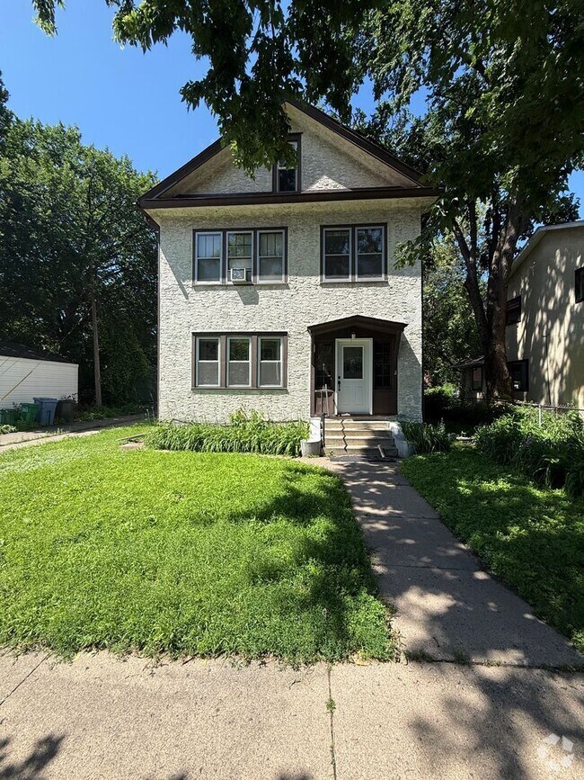 Building Photo - 614 5th St NE