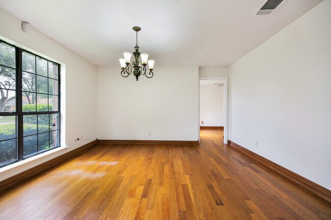 Foto del edificio - 1607 Heather Glen Ct