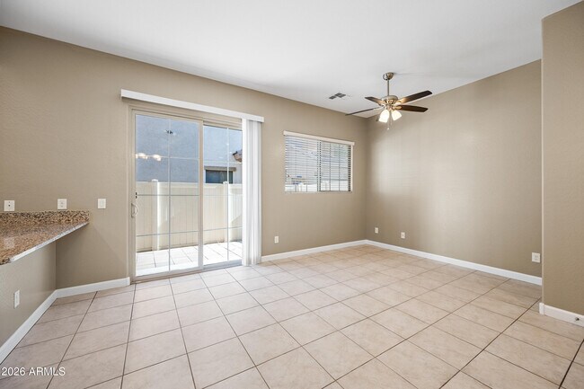 Foto del edificio - 1367 S Country Club Dr