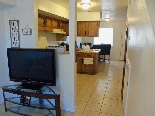 Interior Photo - 206-209 Colonial Ave SW