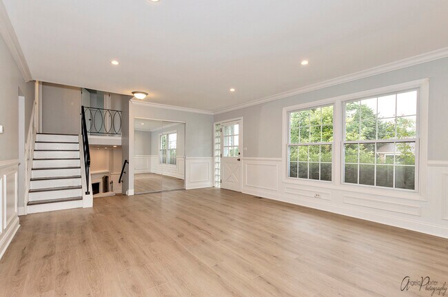 Building Photo - 35 Meadowbrook Ln