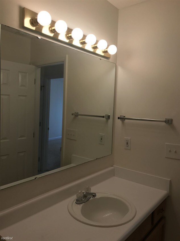 Primary Photo - 3005 Coachway Dr