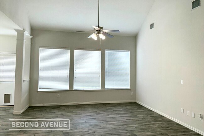 Building Photo - 1201 Egret Ct