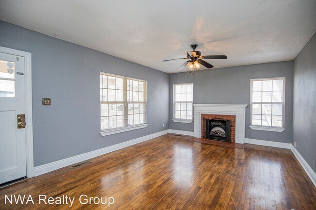 Building Photo - 2 br, 1 bath House - 821 S. 3rd Street