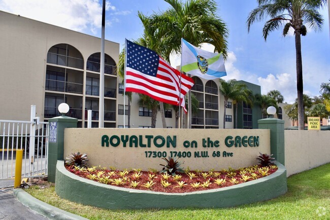 Royalton On The Green Apartments