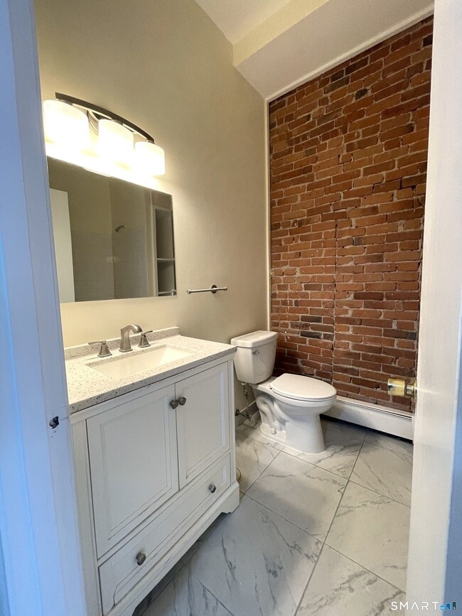 Building Photo - 32 Trumbull St