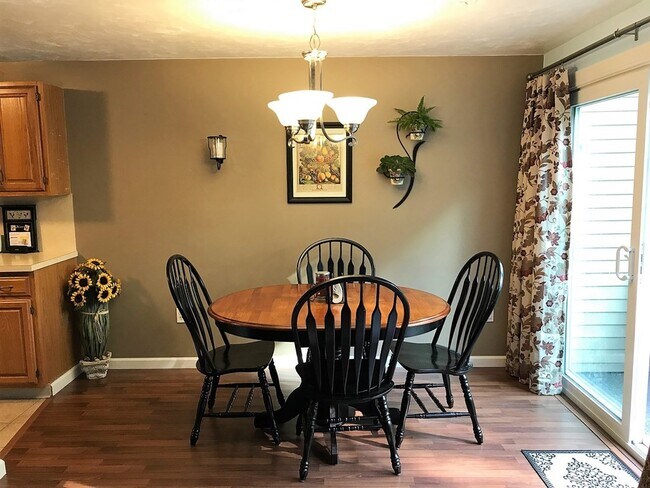 Foto del edificio - 903 Ridgefield Cir