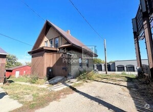 Building Photo - 115 N Sanborn Blvd