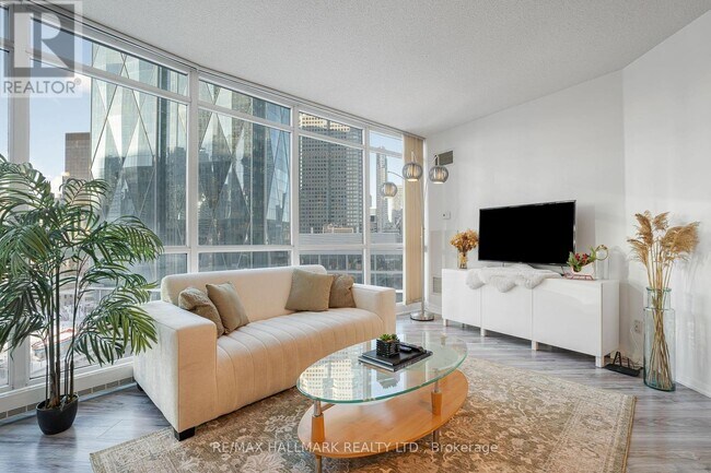 Building Photo - 18 Yonge St