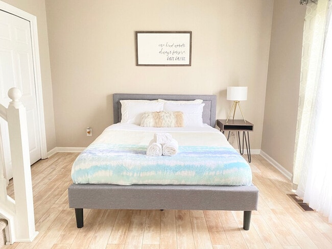 Building Photo - 1345 Yorktown Dr NW