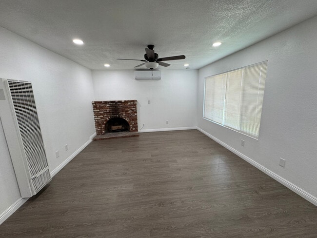 Building Photo - 8740 Lomita Dr
