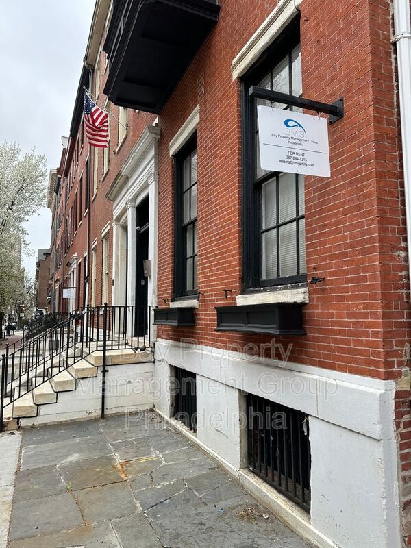 Building Photo - 1023 Spruce St