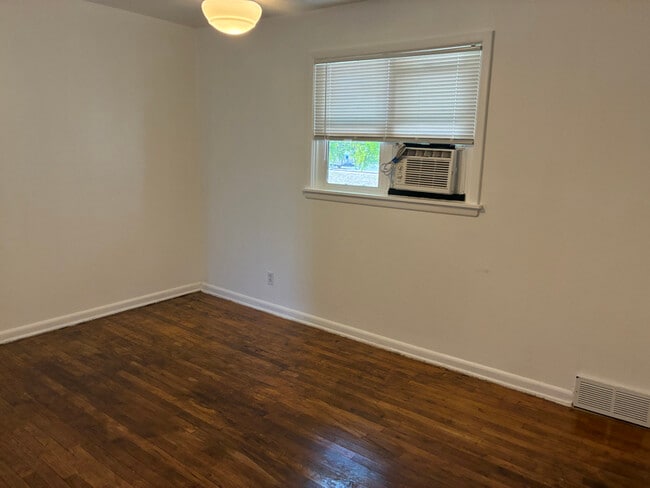 Building Photo - 1502 E Buena Ventura St
