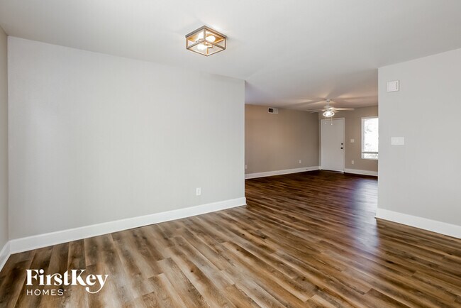 Building Photo - 3509 E Danbury Rd