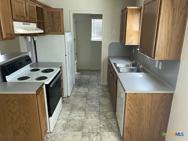 Building Photo - 105 W Truman Ave