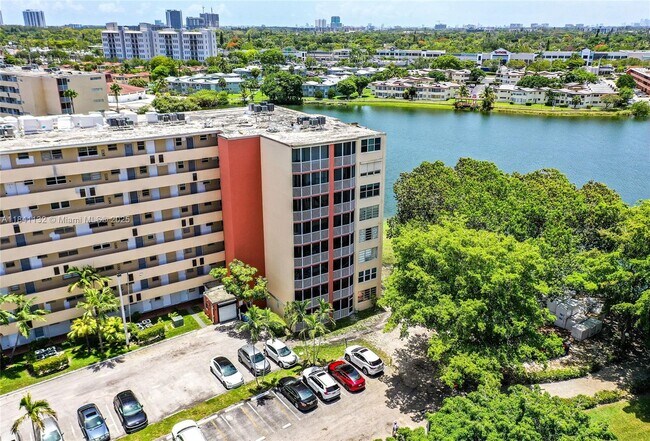 Foto del edificio - 1750 NE 191st St