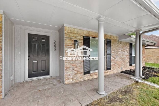 Foto del edificio - MOVE IN READY COMPLETELY UPDATED - 3BED/2B...