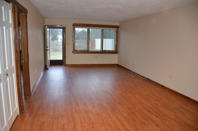 Living room with door to patio - 511 E 3rd St